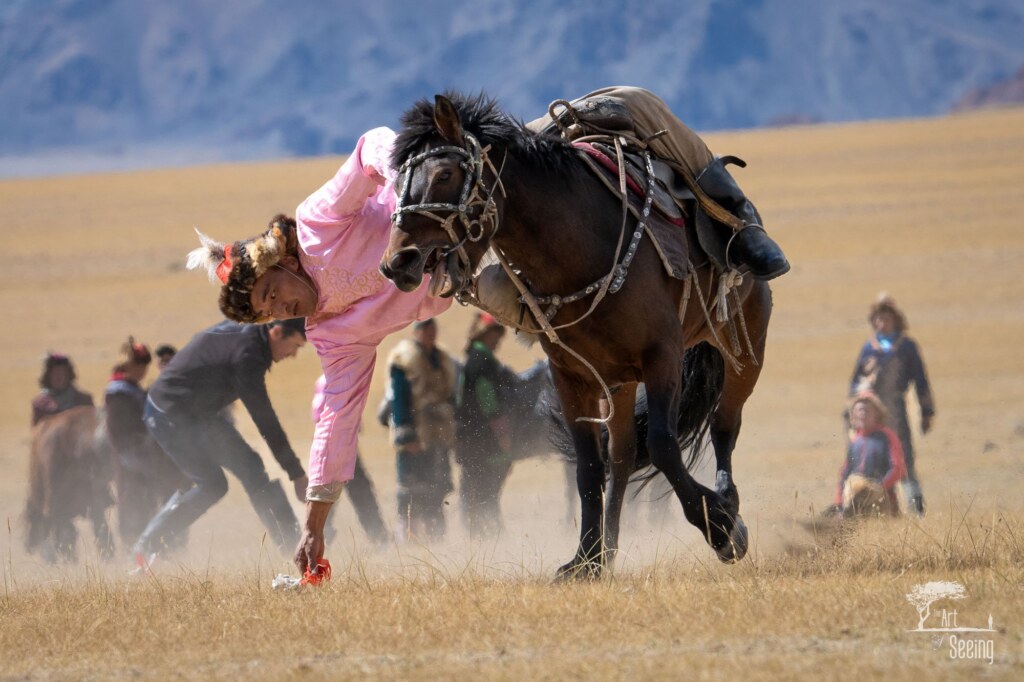 A photograph from the Art of Seeing Mongolia Golden Eagles & Gobi Desert adventures