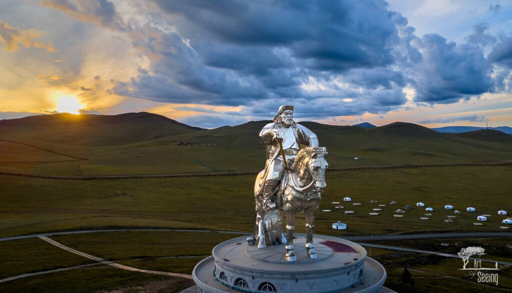 A photograph from the Art of Seeing Mongolia Golden Eagles & Gobi Desert adventures